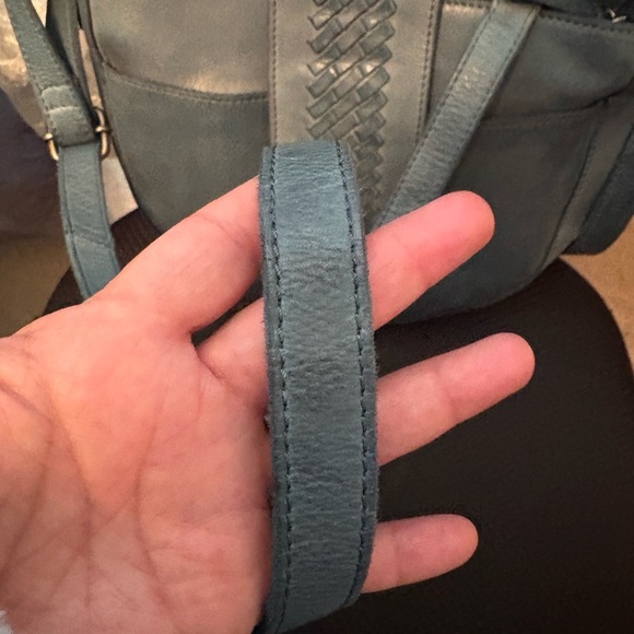 Vilenca Holland Woven Flap Crossbody Bag in lightweight leather light blue - Picture 6 of 7